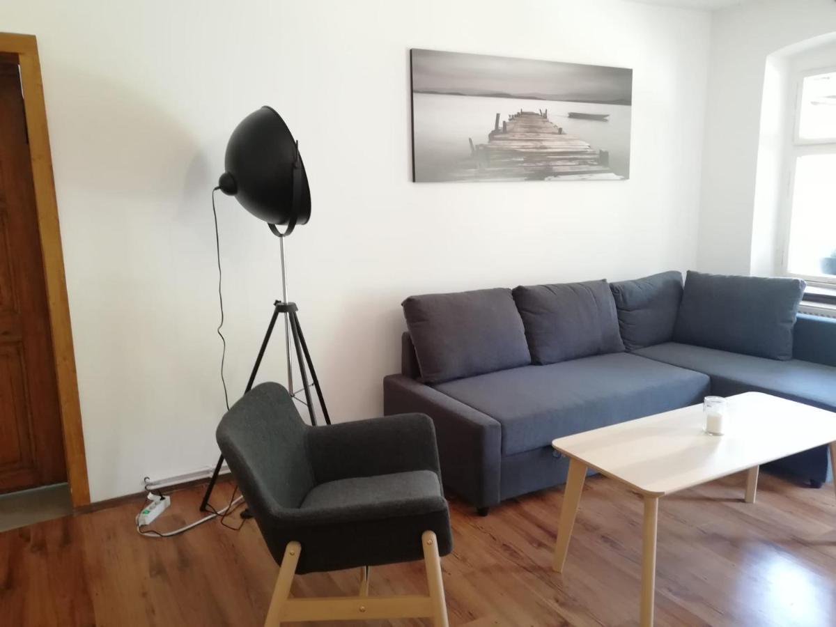 Kleine Galerie Apartment Fuer 3 Mit Kueche Kamin Netflix Parken Und Hofladen Steinhofel Extérieur photo